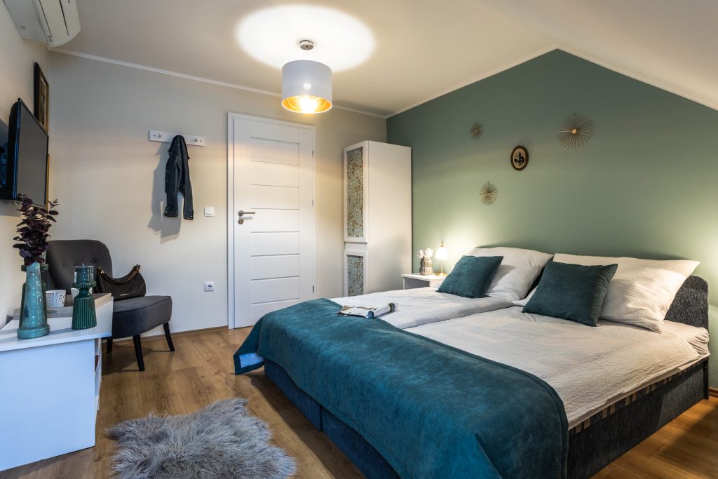 Villányi vendégház szobáinak felújítása 10