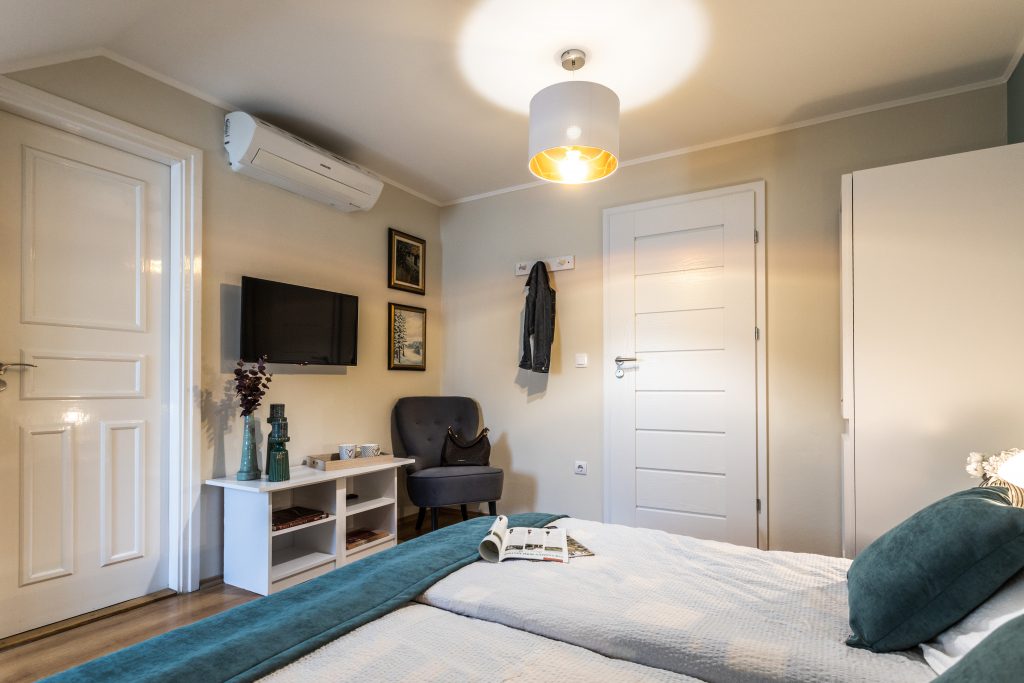 Villányi vendégház szobáinak felújítása 15