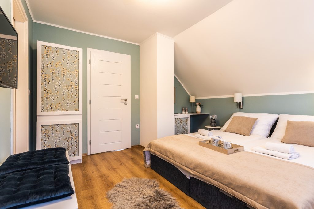 Villányi vendégház szobáinak felújítása 24